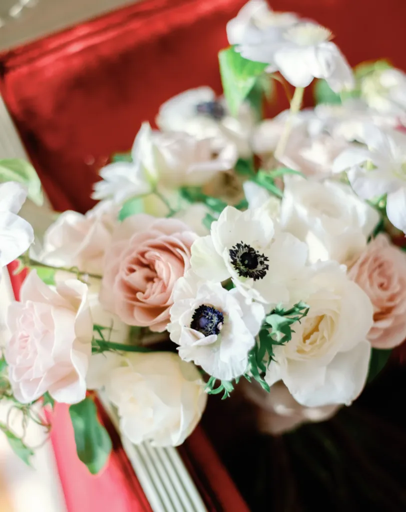 Feminine bespoke branding by Hanami Floral designer Portugal by The Visual Corner